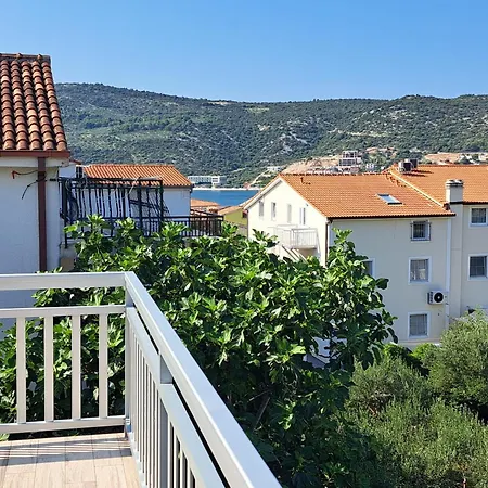 Jelaska Apartment Marina Exterior photo